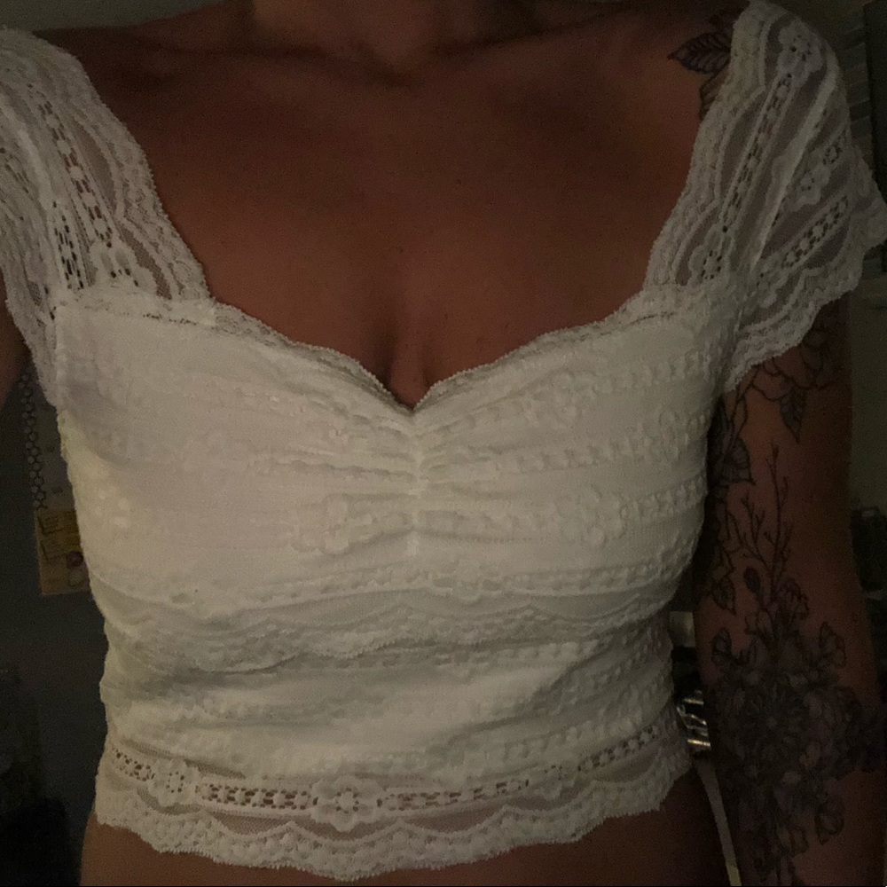 White crop top lace